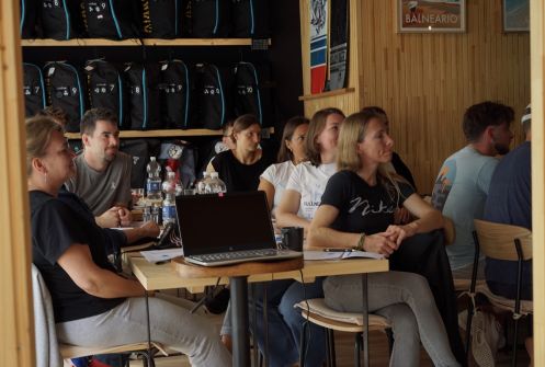 Work Surf Balance GmbH - Bildungsurlaub Künstliche Intelligenz advanced: Smarter Arbeiten & Automatisieren mit KI-Agenten im beruflichen Alltag + opt. 6 ÜN + Kitekurs / Kitesurfen in Tarifa, Spanien (optional: Surfen, Wingfoilen, Windsurfen)