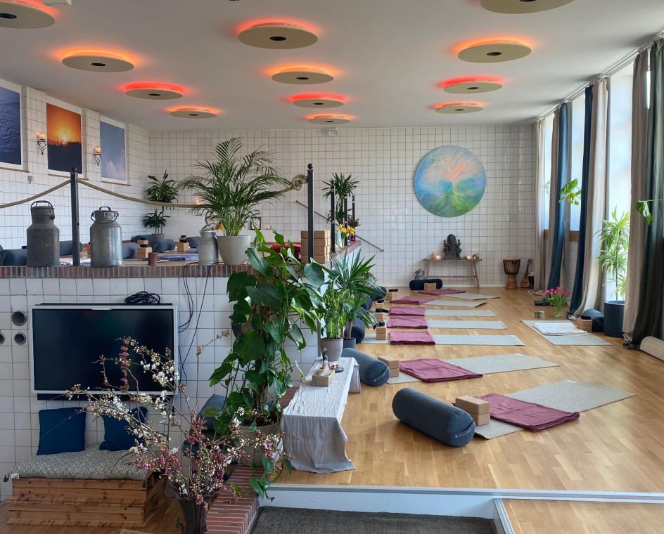 Sitaram Nordfriesland e.V. - Bildungsurlaub Yin Yoga als Tool und hormonelle Balance als Schlüssel für mehr Energie und Stressresilienz im Alltag