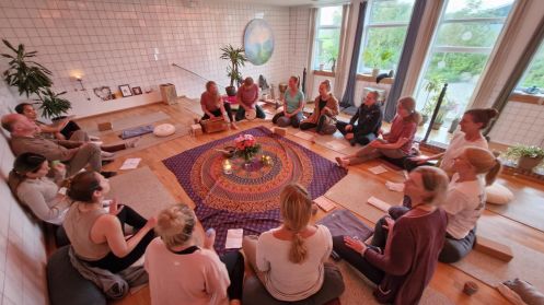 Sitaram Nordfriesland e.V. - Bildungsurlaub Bhakti Yoga – der Yoga der Hingabe – Stressresilienz, emotionale Regulierung und authentischer Selbstausdruck