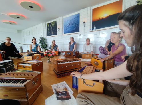 Sitaram Nordfriesland e.V. - Bildungsurlaub Bhakti Yoga – der Yoga der Hingabe – Stressresilienz, emotionale Regulierung und authentischer Selbstausdruck