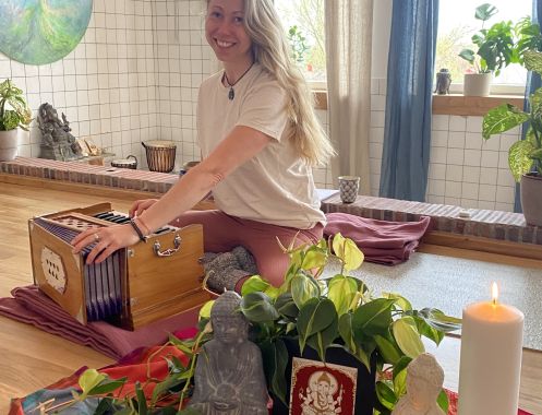 Sitaram Nordfriesland e.V. - Bildungsurlaub Bhakti Yoga – der Yoga der Hingabe – Stressresilienz, emotionale Regulierung und authentischer Selbstausdruck
