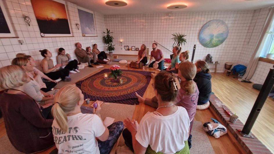 Sitaram Nordfriesland e.V. - Bildungsurlaub 200h Hatha/Vinyasa Yogalehrer*innen Ausbildung über 3 Monate
