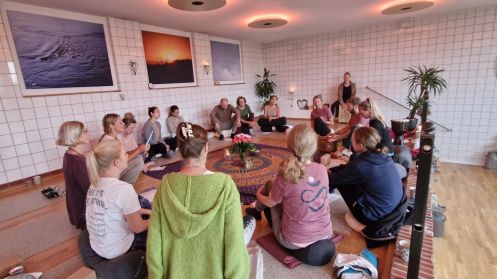 Sitaram Nordfriesland e.V. - Bildungsurlaub 200h Hatha/Vinyasa Yogalehrer*innen Ausbildung über 3 Monate